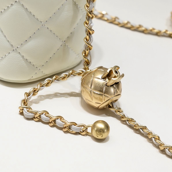 シャネルバッグ角部分ディテール